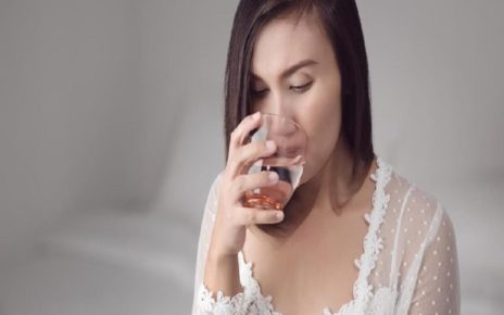 5 Manfaat Minum Air Putih Setelah Bangun Tidur yang Perlu Kamu Tahu